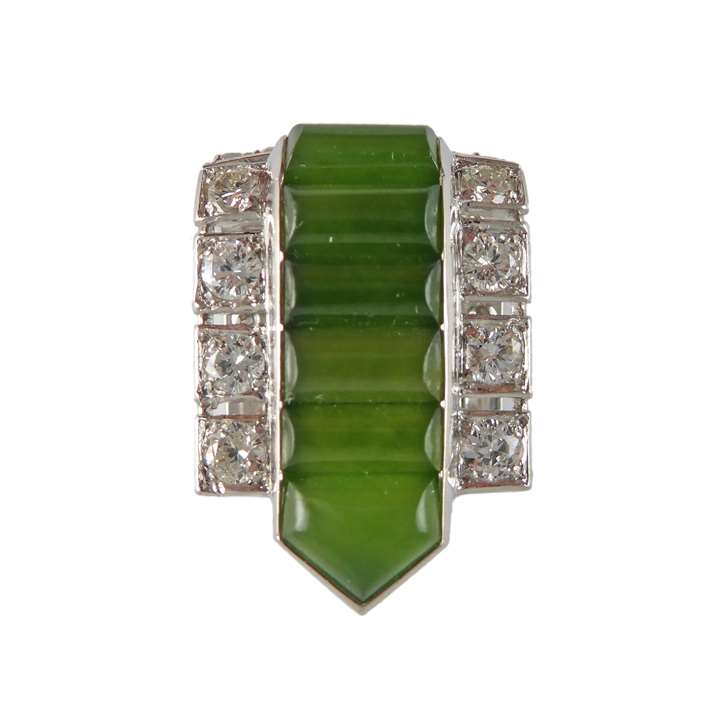 Art Deco petite nephrite and diamond clip brooch by Cartier, the short arrowed form with a central channel of dome-buffed rectangular nephrite,